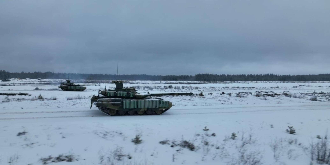 Минобороны РФ показало стрельбы из танков Т-90М "Прорыв" 