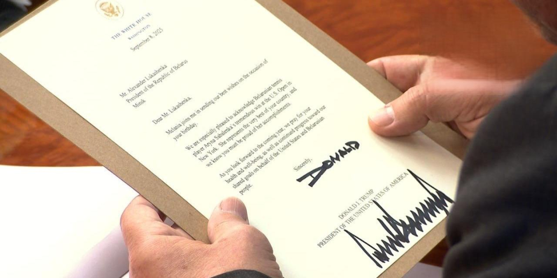 Трамп снял санкции с "Белавиа" и написал письмо Лукашенко с "особым знаком дружбы"