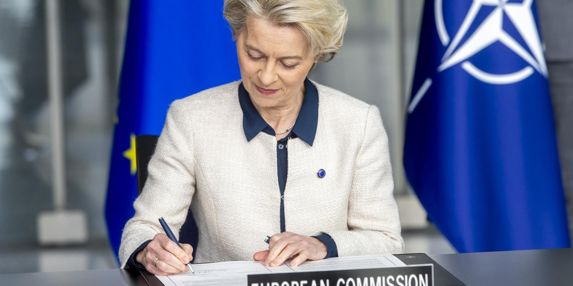 Еврокомиссия предложила снизить потолок на российскую нефть до $45 за баррель