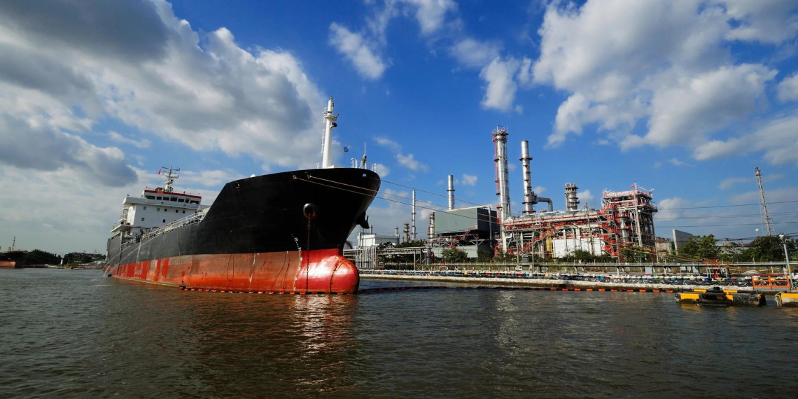 В Албании задержали танкер за перевозку российской нефти