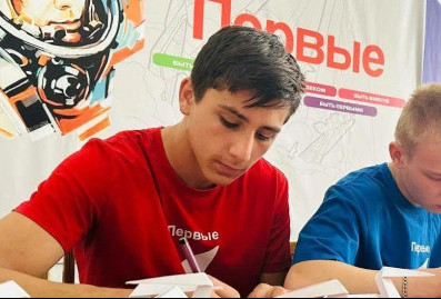 Участники Движения Первых провели акцию "Благодарю" в честь Дня учителя