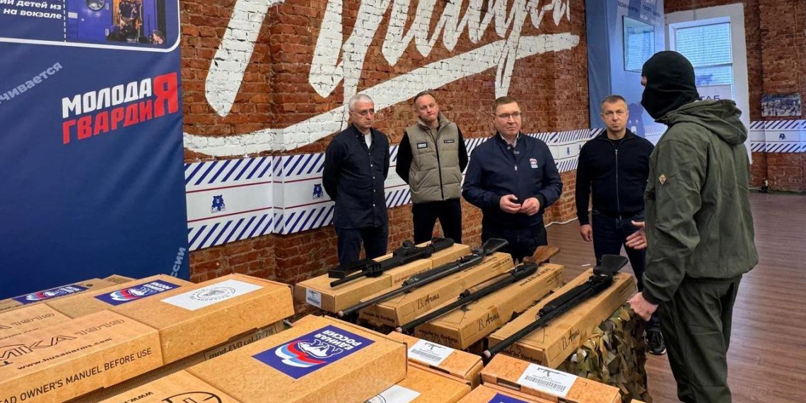 "Единая Россия" и фонд ветеранов передали бойцам оружие для борьбы с дронами