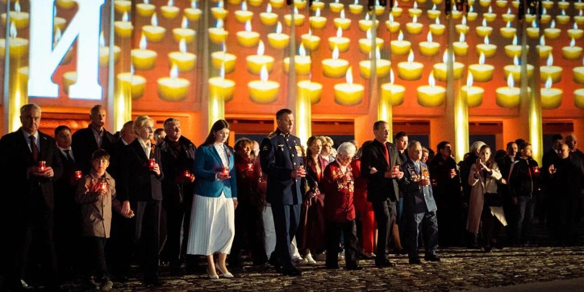 На Поклонной горе в Москве состоялась акция "Свеча памяти"