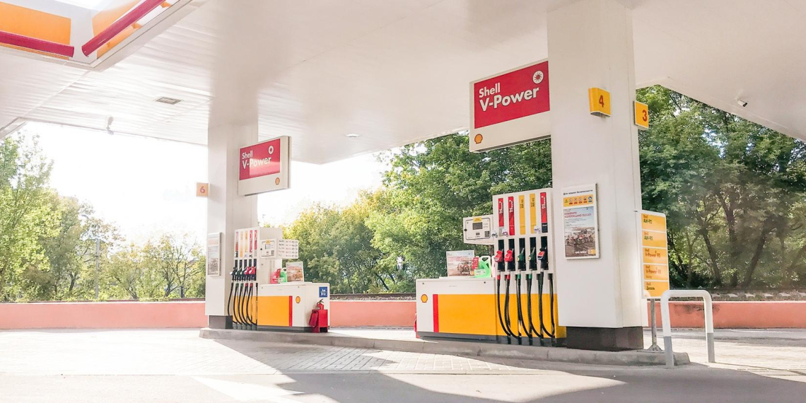 В России предложили ввести топливные карты для многодетных