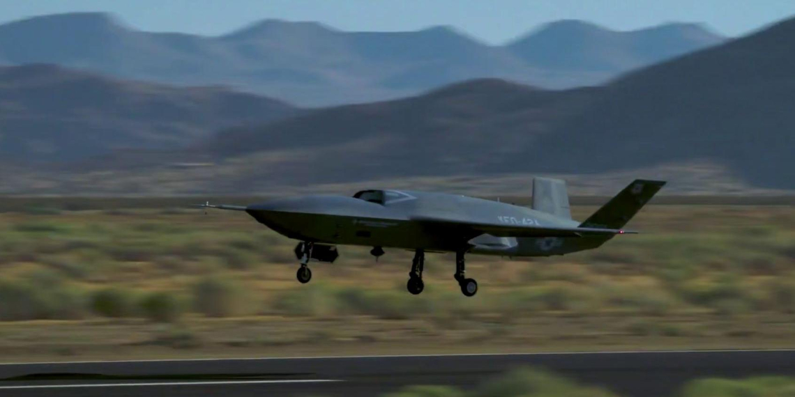 В помощь F-22 и F-35: опубликовано видео испытаний беспилотного истребителя ВВС США
