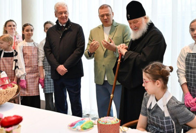 Сергей Собянин и патриарх Кирилл посетили фестиваль "Пасхальный дар"