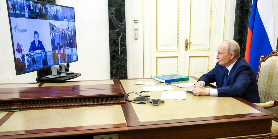 Путин: "Единая России" держит на контроле программу социальной догазификации 
