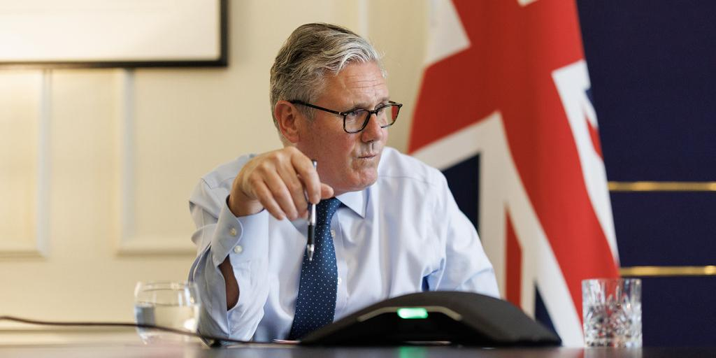 Кремль прокомментировал попытку Лондона наладить контакт