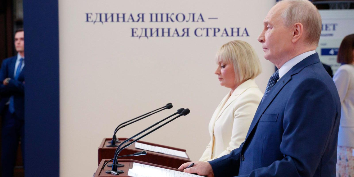 Собянин рассказал, как Москва помогает в обновлении школ Донецка и Луганска