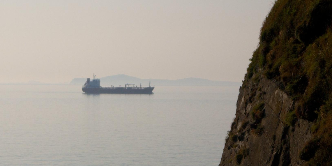 Иран разрешил российским судам бесплатно проходить Ормузский пролив