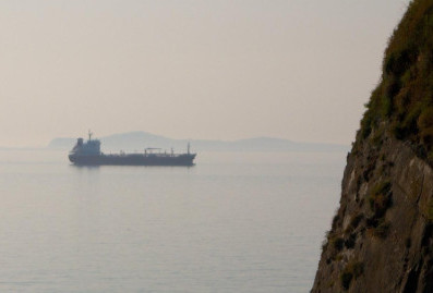 Иран разрешил российским судам бесплатно проходить Ормузский пролив