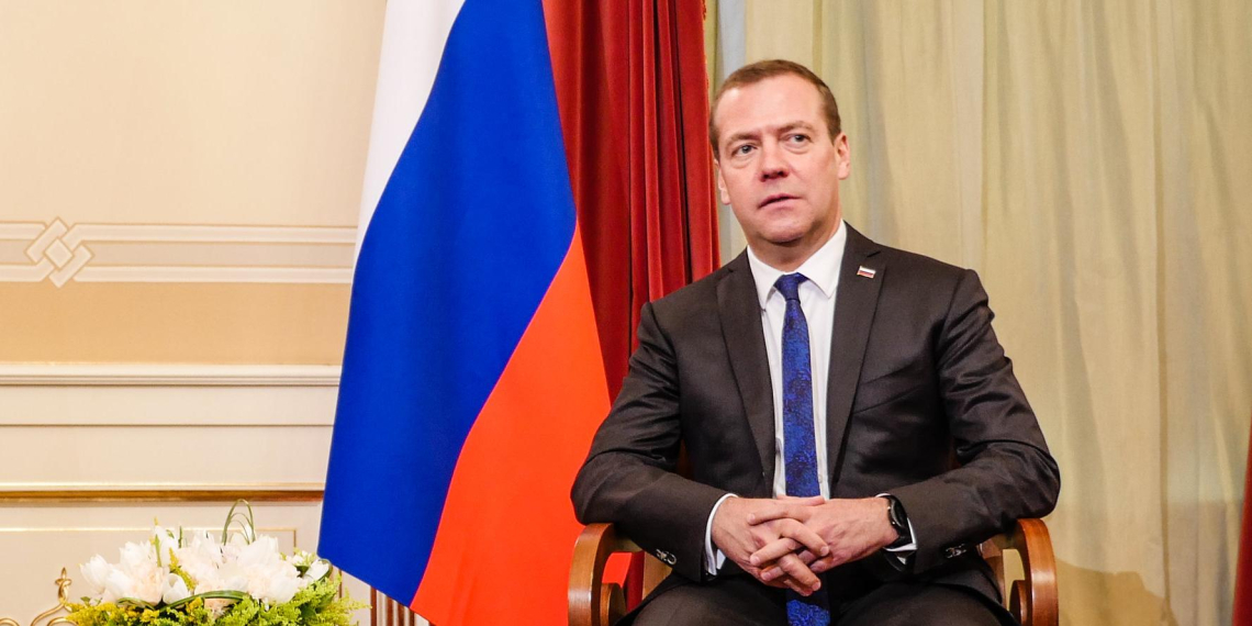 Медведев пригрозил жестко ответить на создание комиссии по компенсациям Украине
