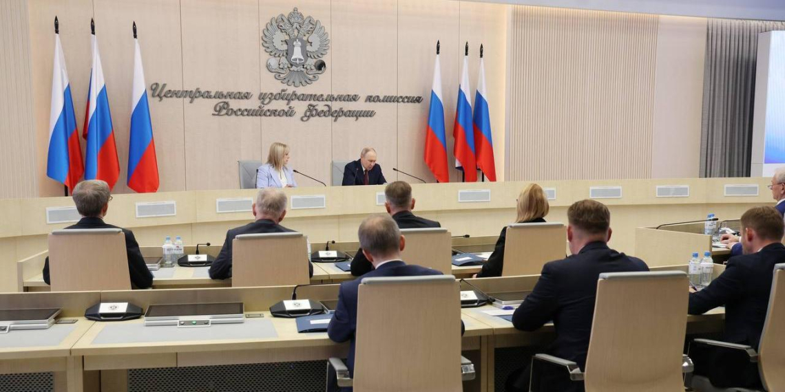 Путин поручил участнику "Времени героев" Сысоеву помочь ветеранам СВО на выборах