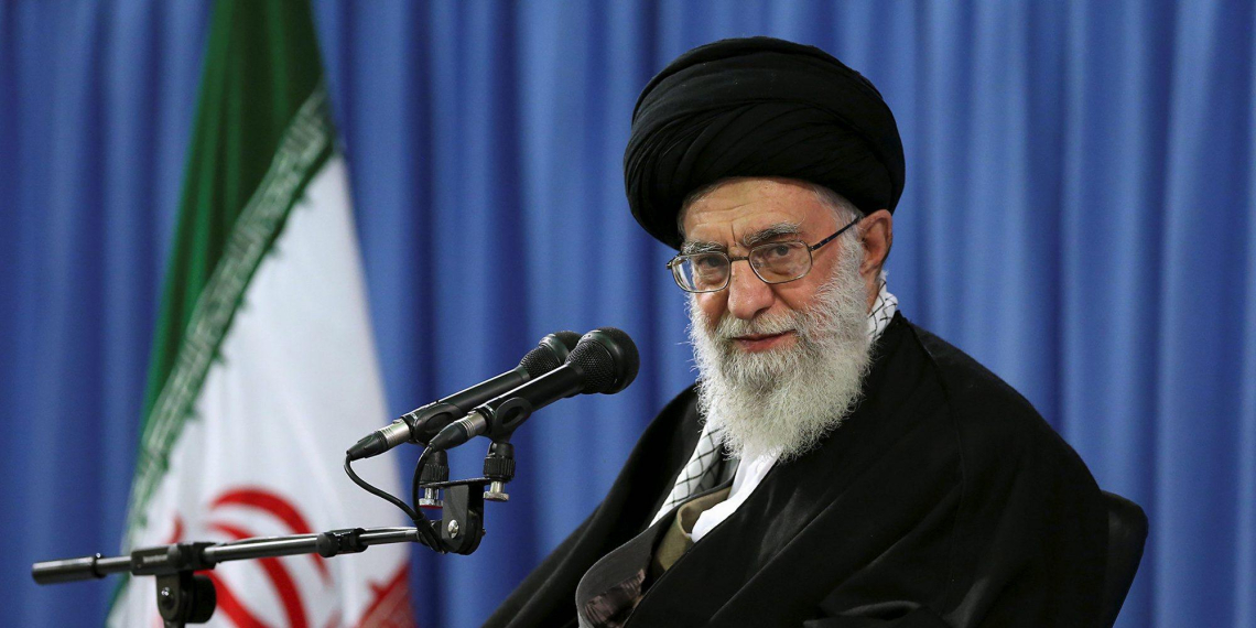 Верховный лидер Ирана Хаменеи приказал избегать войны с США  