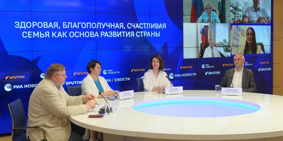 Эксперты ЭИСИ: Защита и поддержка семьи — абсолютный приоритет политики России 