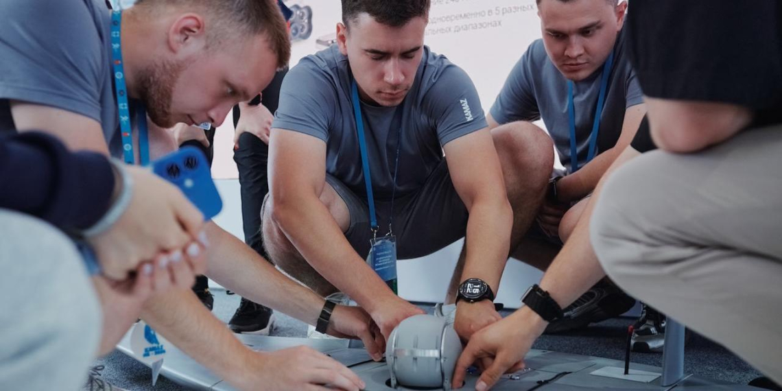 Ростех провёл крупнейшую инженерную лабораторию под открытым небом на форуме "Инженеры будущего" 