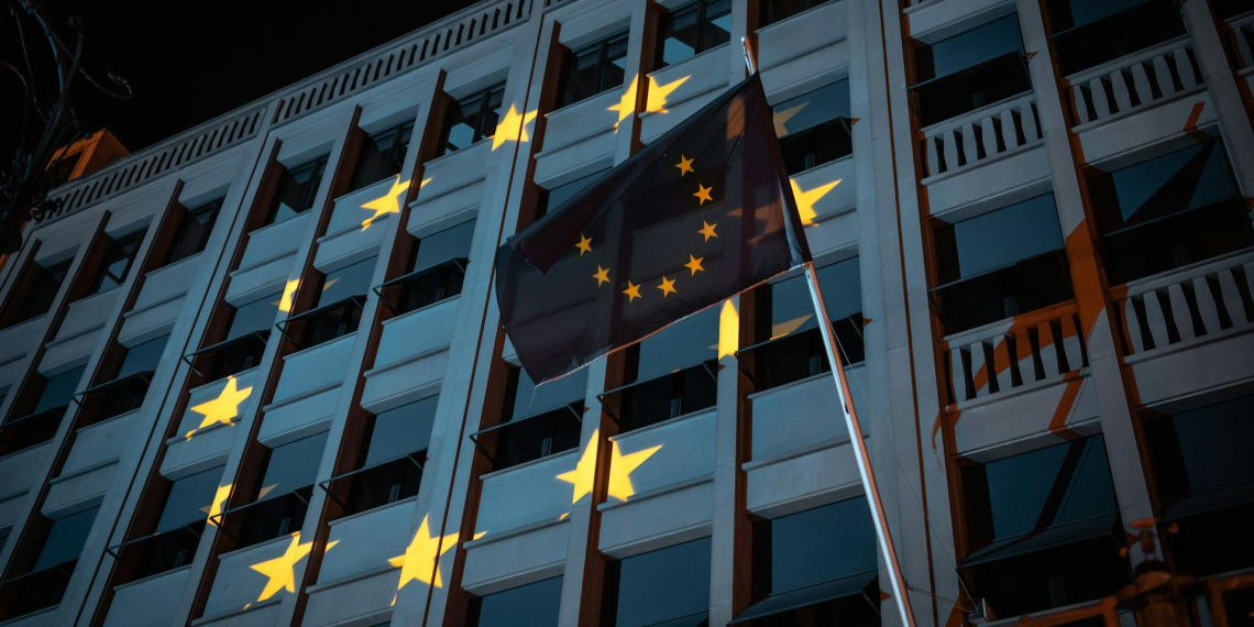 Bloomberg: Еврокомиссия хочет отменить право вето на прием новых стран в Евросоюз