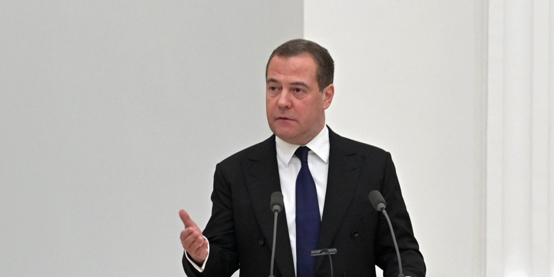 Медведев предупредил европейских "идиотов" о расплате за энергозависимость от США