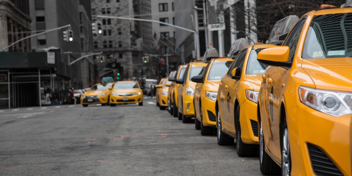 Госдума установила новые требования к водителю такси и его автомобилю