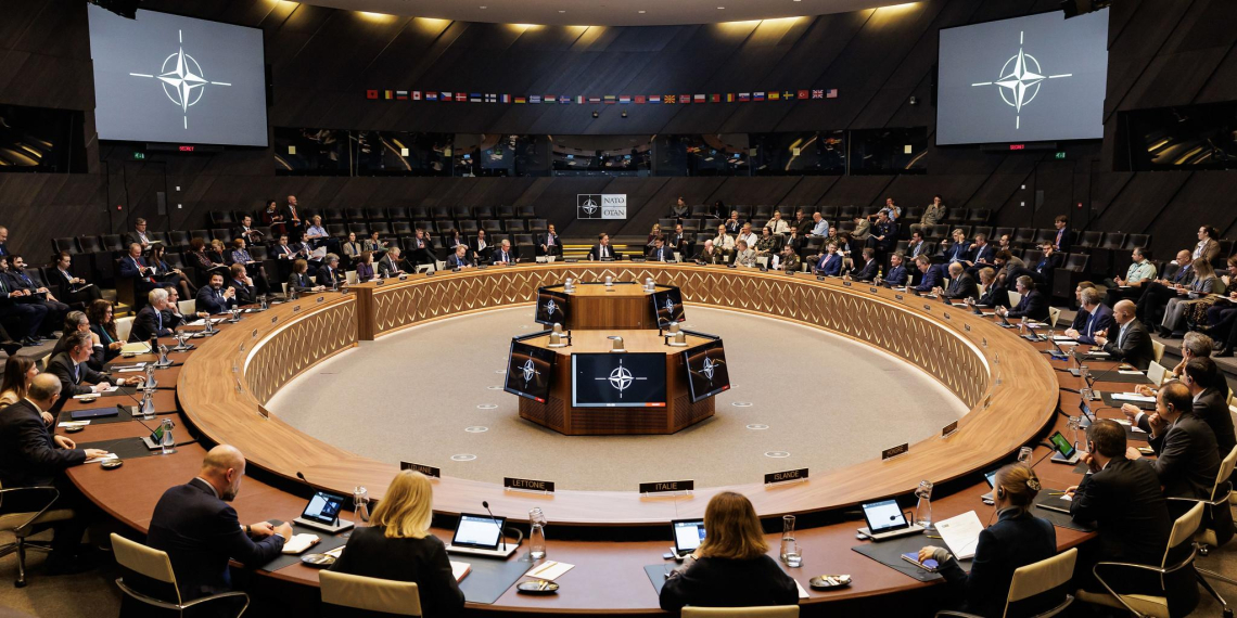 Песков согласился со словами Вучича о приготовлении Европы к войне 