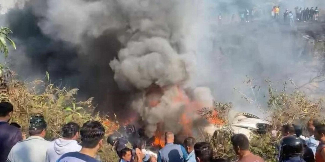 Появилось видео крушения самолета в Непале с россиянами на борту