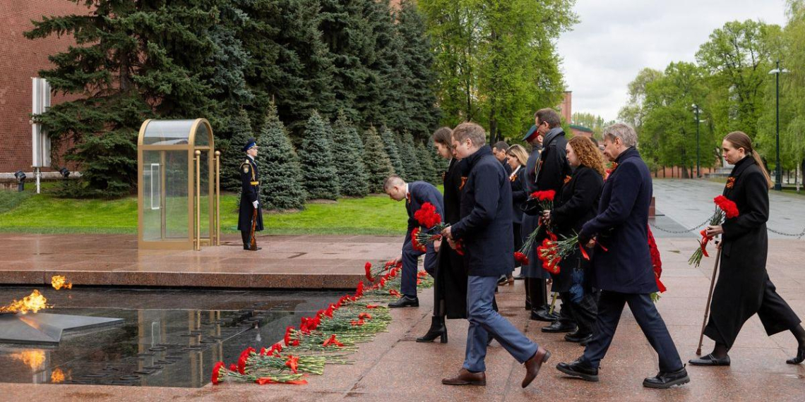 Руководство "Росатома" почтило память погибших воинов у Могилы Неизвестного солдата 