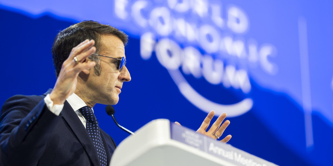 Макрон предложил европейским лидерам начать диалог с Россией