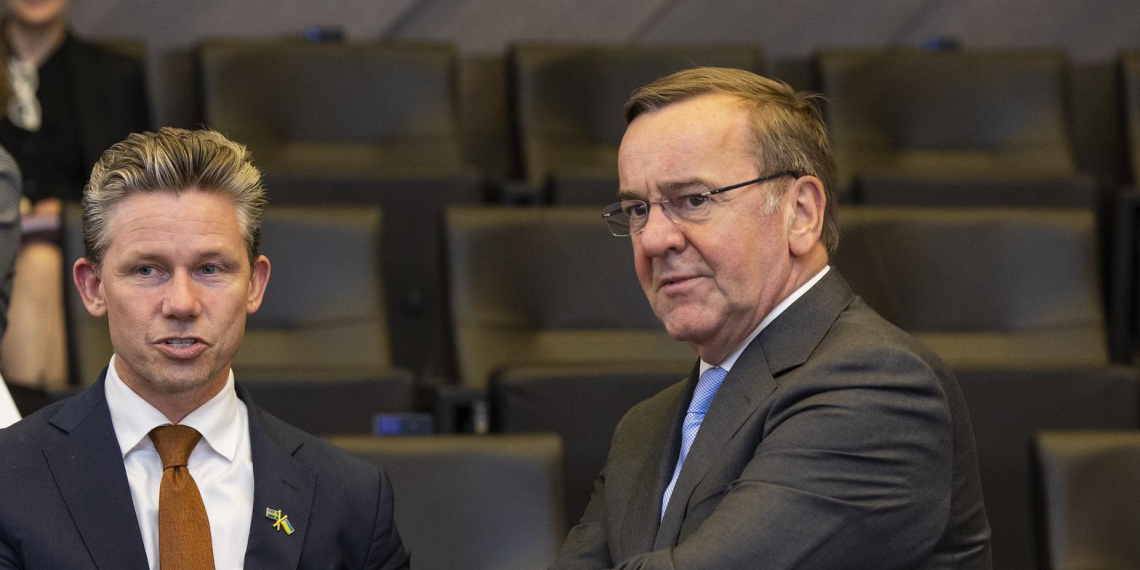 Министр обороны ФРГ заявил, что не верит в возможность войны России с НАТО