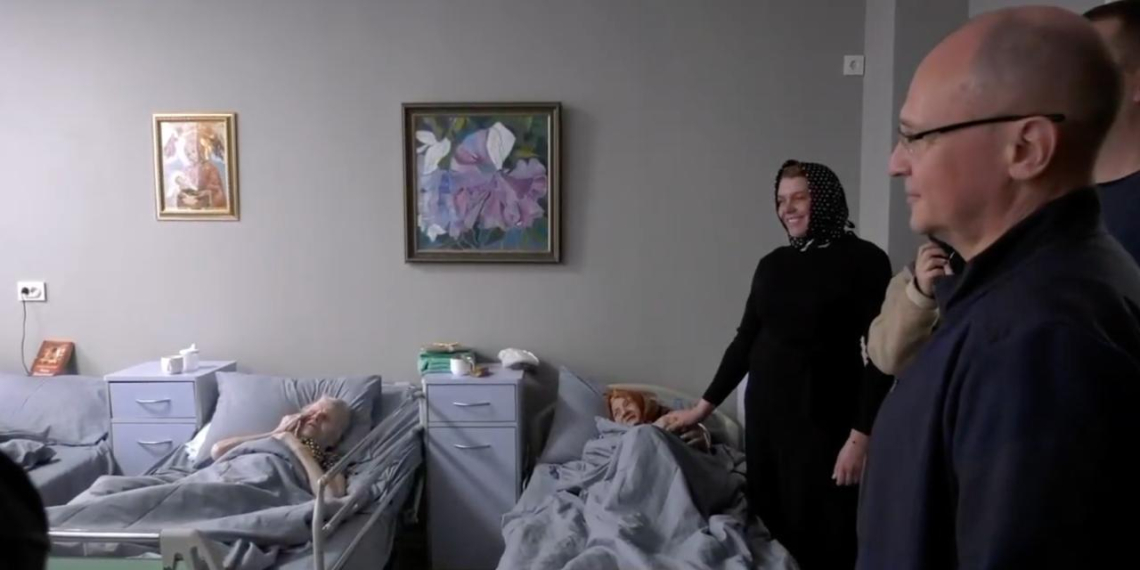 В ЛНР открыли новый социальный центр и обновлённую гимназию