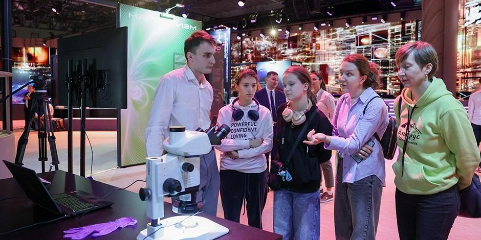 В Национальном центре "Россия" открылся юбилейный фестиваль "Наука 0+"
