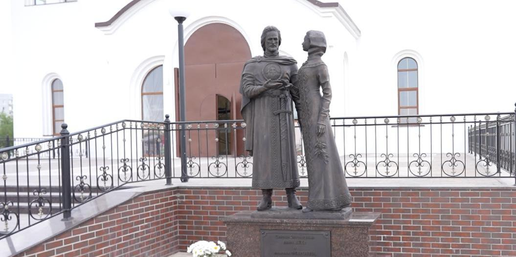 В Энергодаре открыли памятник святым Петру и Февронии 