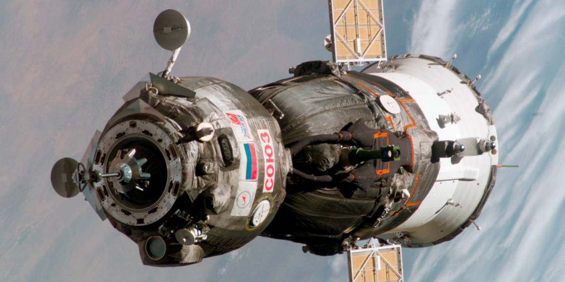 "Роскосмос" побоялся возвращать космонавтов с МКС на американском корабле Crew Dragon