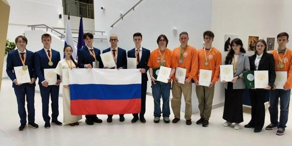 Путин поздравил российских школьников с победой на международной олимпиаде по биологии 