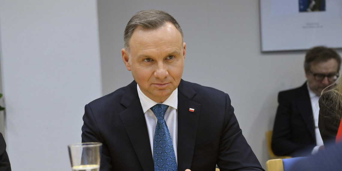 Президент Польши пригрозил закрыть ключевой хаб военной помощи Украине