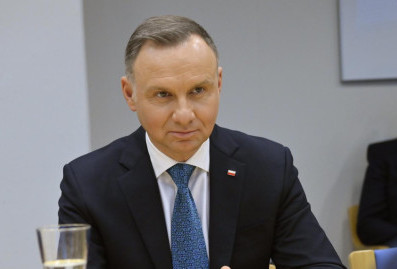 Президент Польши пригрозил закрыть ключевой хаб военной помощи Украине
