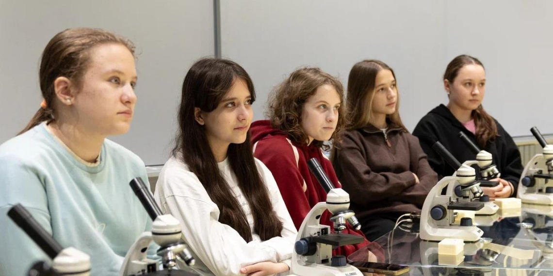 Москвичи рассказали, почему им нравится новая площадка биокластера на ВДНХ