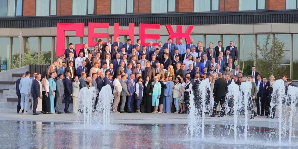 Участникам "Школы мэров" ВШГУ Президентской академии вручили дипломы