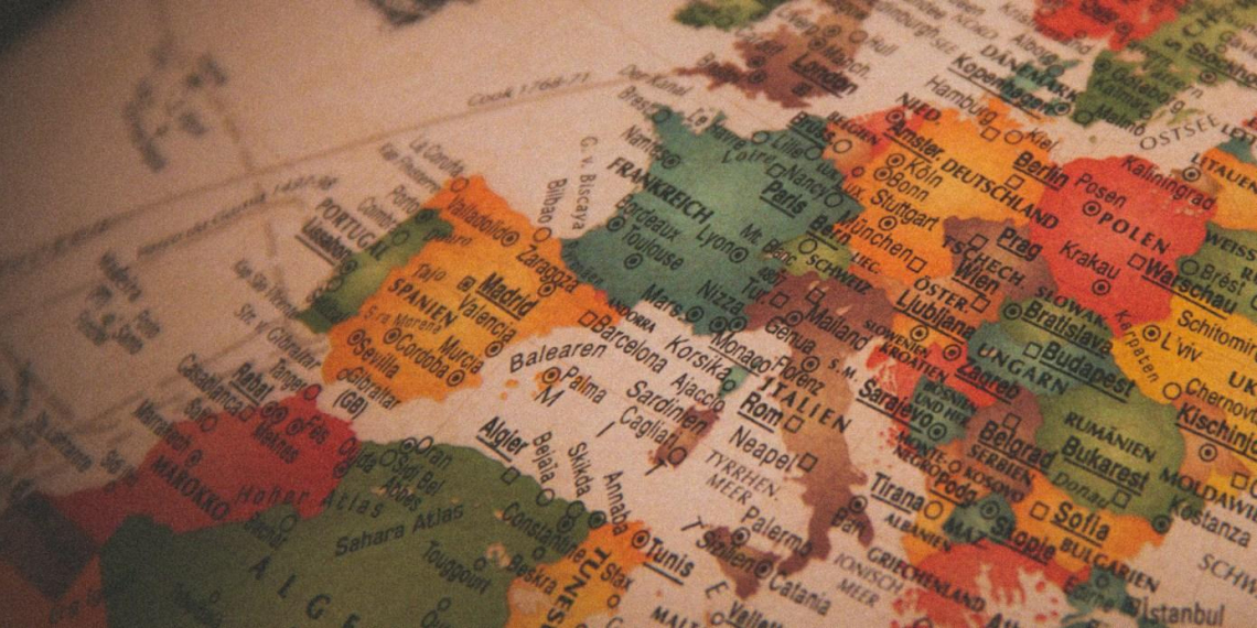 Еврокомиссия объявила о запрете выдачи многократных виз россиянам