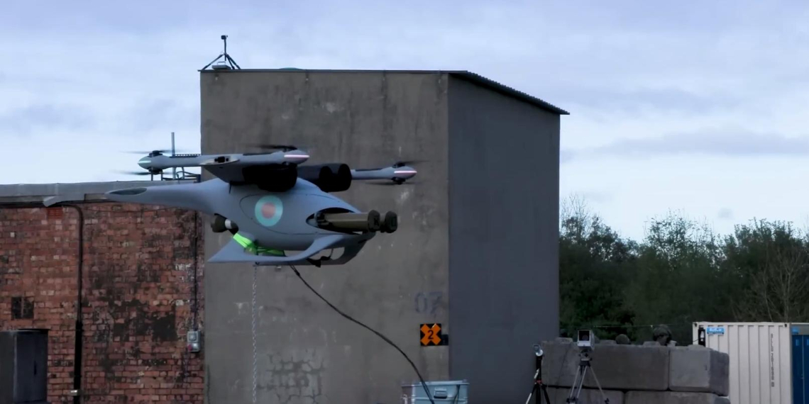 В Великобритании показали вооружённый ракетами дрон "Шакал"