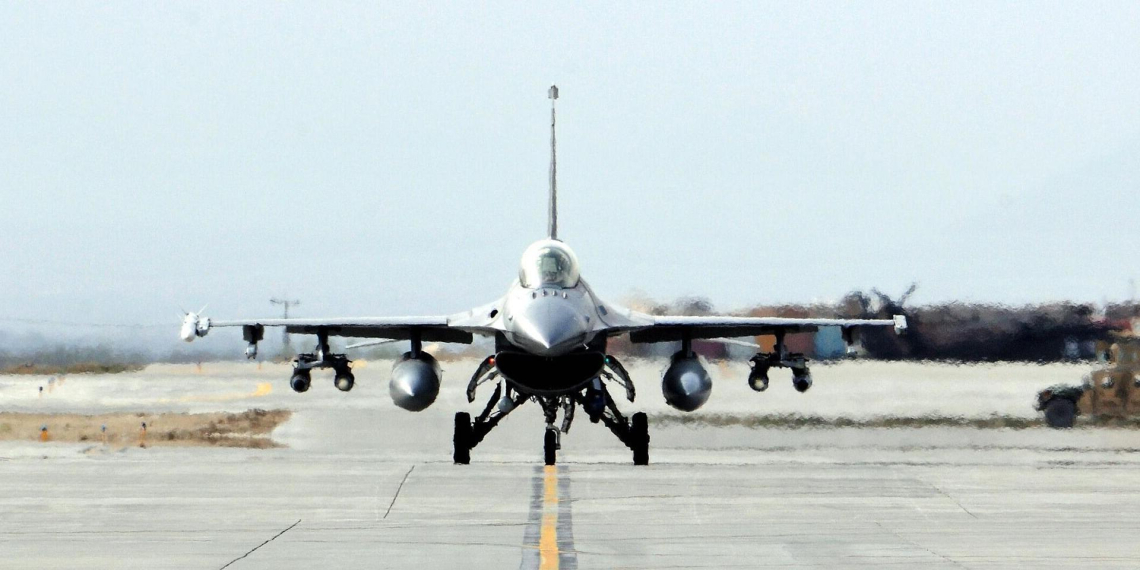 Politico: В Пентагоне требуют передать Киеву истребители F-16
