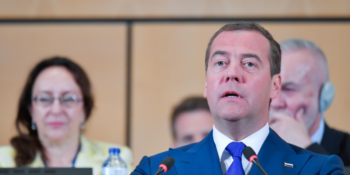 Медведев пригрозил ЕС репарациями за конфискацию замороженных активов РФ