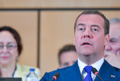 Медведев пригрозил ЕС репарациями за конфискацию замороженных активов РФ