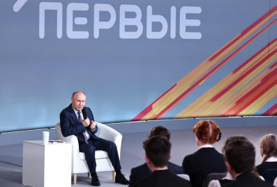 Владимир Путин выступил на марафоне общества "Знание" и высоко оценил его работу  