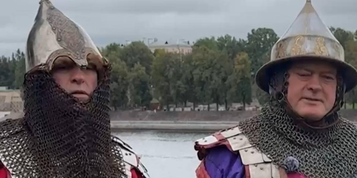 Ратники клуба исторической реконструкции "Псковская Вольница" проголосовали на выборах в Госдуму 