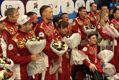 Активисты "Молодой Гвардии Единой России" встретили российских паралимпийцев, завоевавших 12 медалей на XV зимних Играх