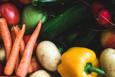 Социально значимые продукты в январе подешевели на 10%