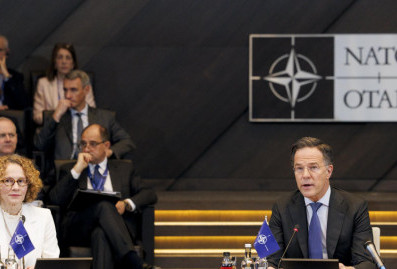 Россия потребует от НАТО закрепить "на бумаге" нерасширение на восток