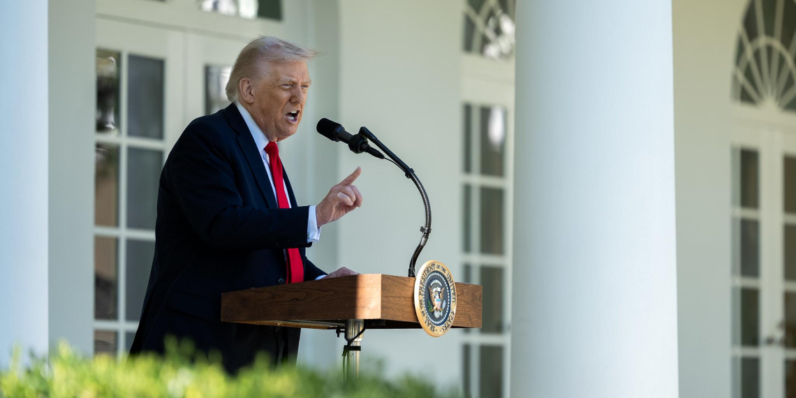 WSJ узнала о трех вариантах антироссийских санкций, из которых выбирал Трамп WSJ узнала о трех вариантах антироссийских санкций, из которых выбирал Трамп