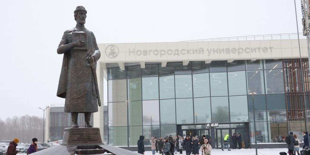 Памятник Ярославу Мудрому открыли в Великом Новгороде  