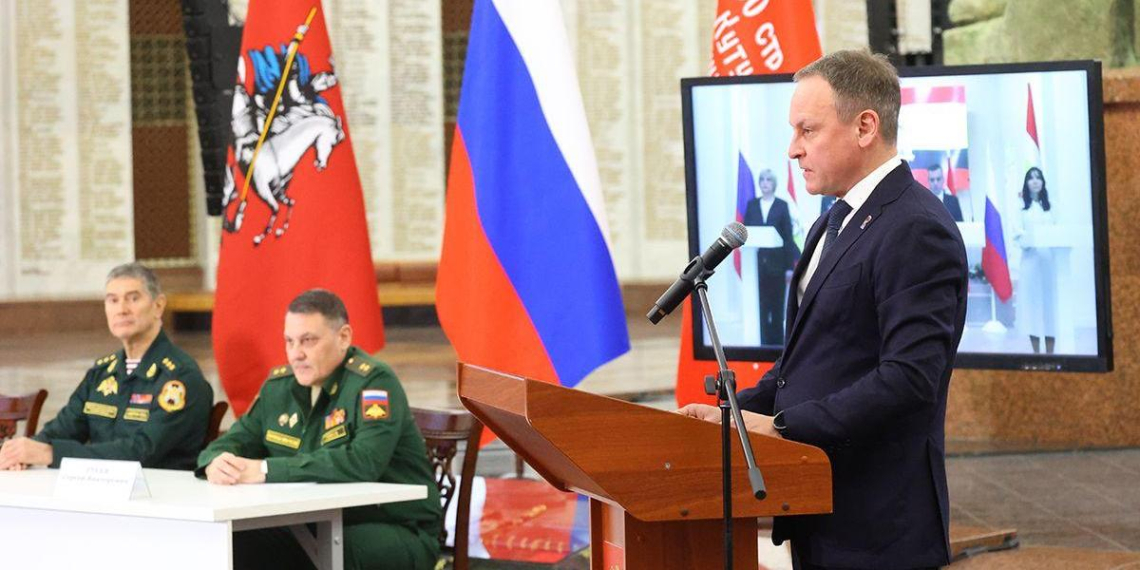 Госдума закрепит обязательное наличие крестов на гербе России